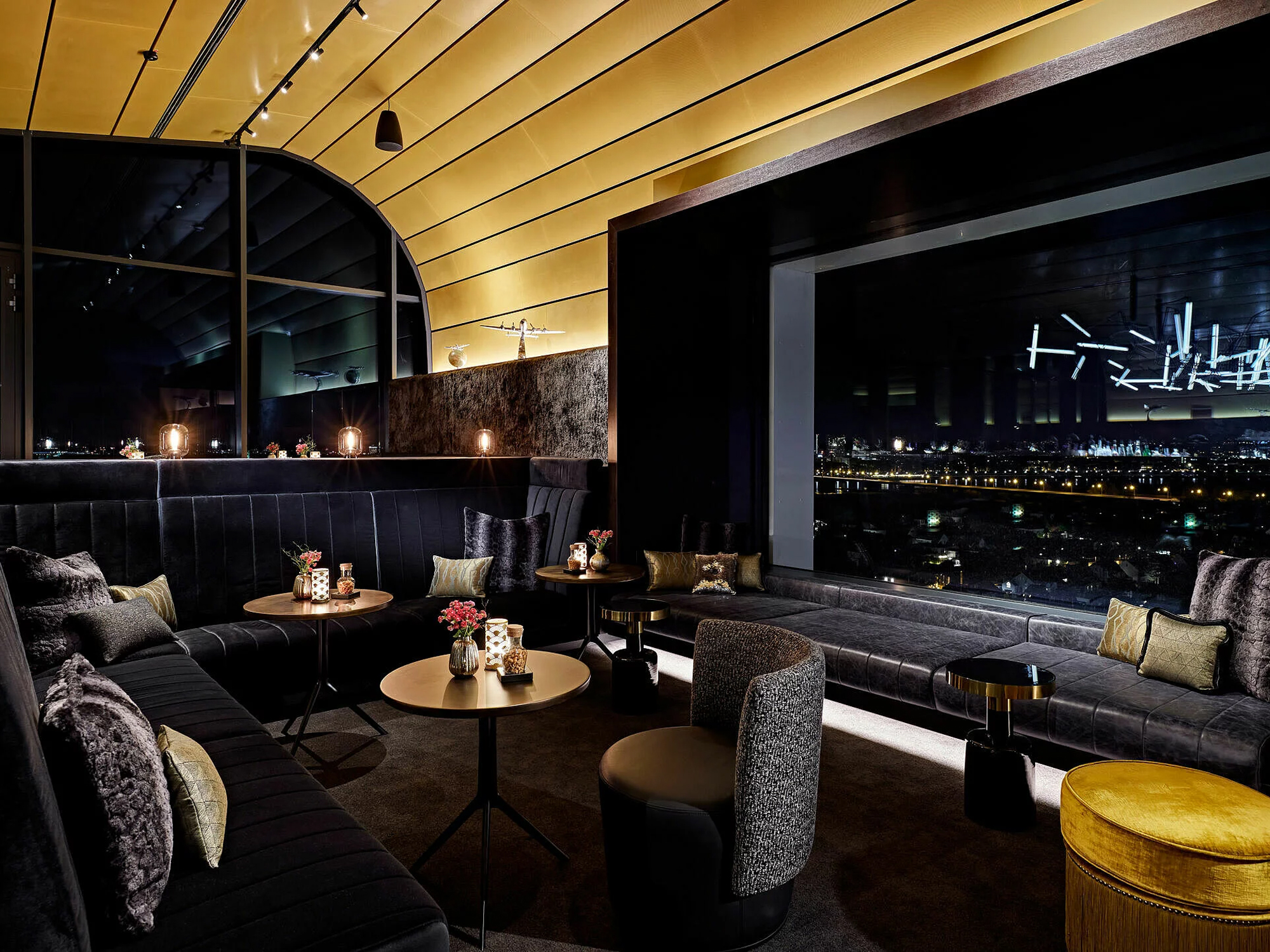 Otto's Skybar, Düsseldorf Strip Ceiling System Aluminum Panels Metal False Ceiling