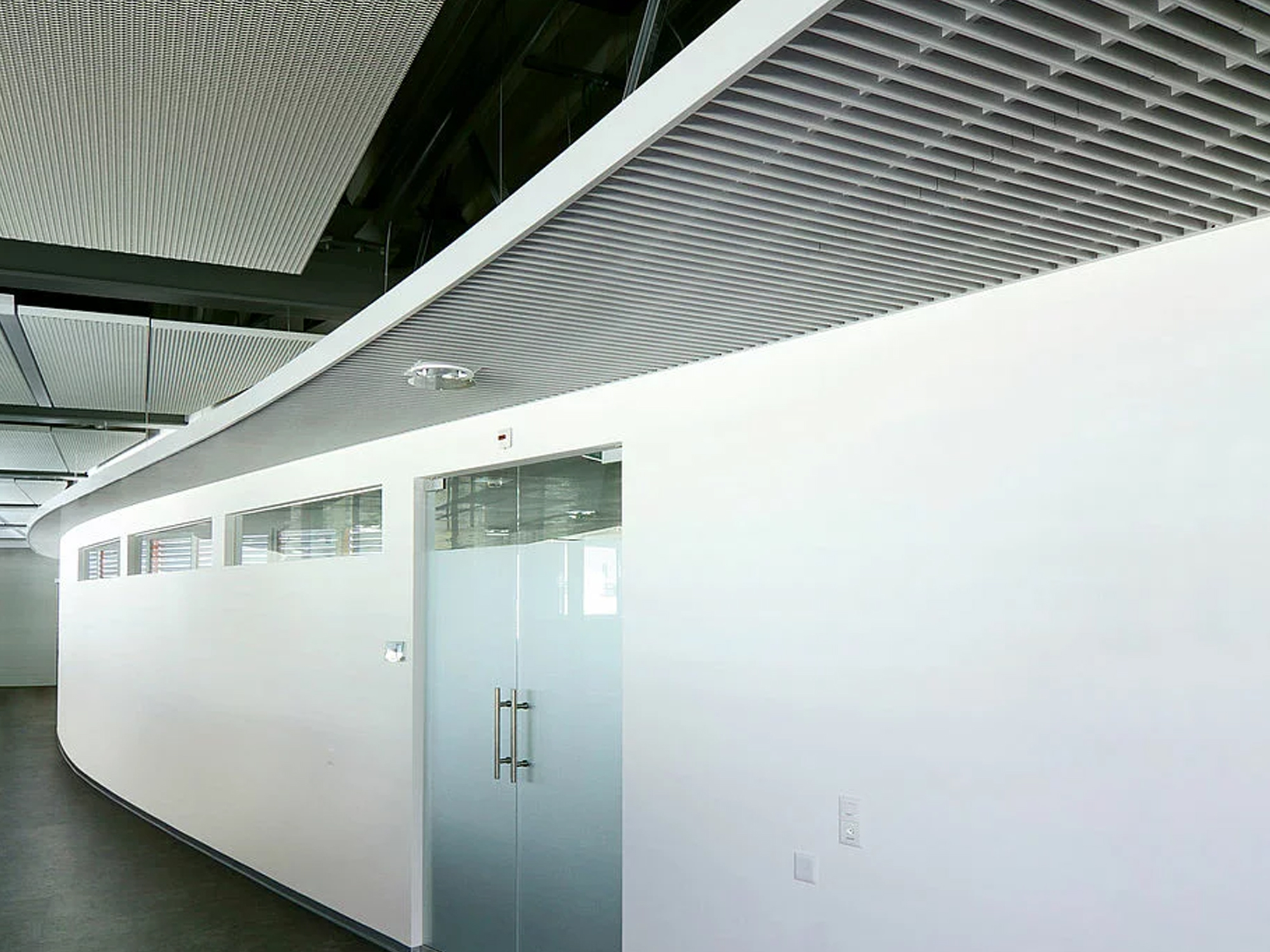 Härterei Gerster AG Open Cell Ceiling Aluminum False Ceiling Panel Aluminum Ceiling