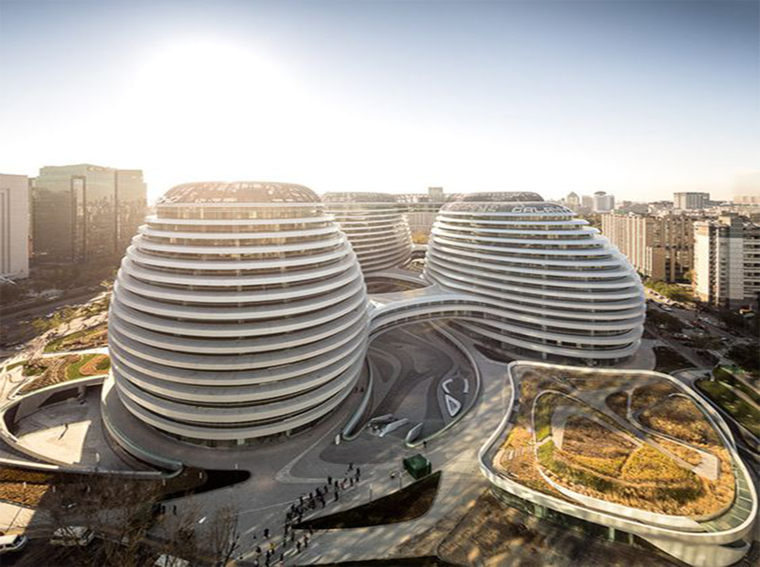 Galaxy SOHO: Zaha Hadid's Iconic Use of Aluminum in Modern Architecture