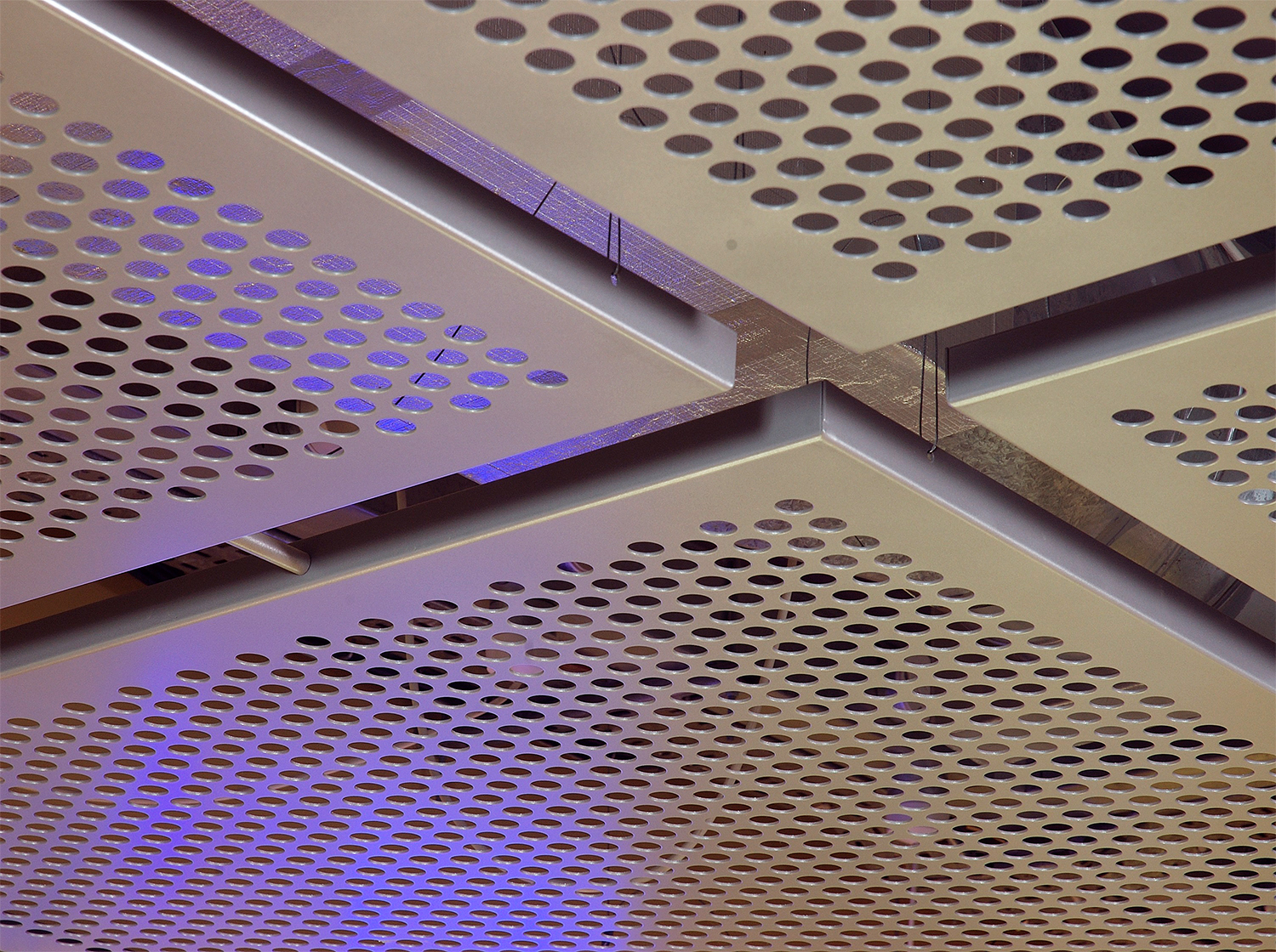 Embracing Versatility and Elegance: The Benefits of Mesh Panel Ceilings in Contemporary Architecture and Interior Design